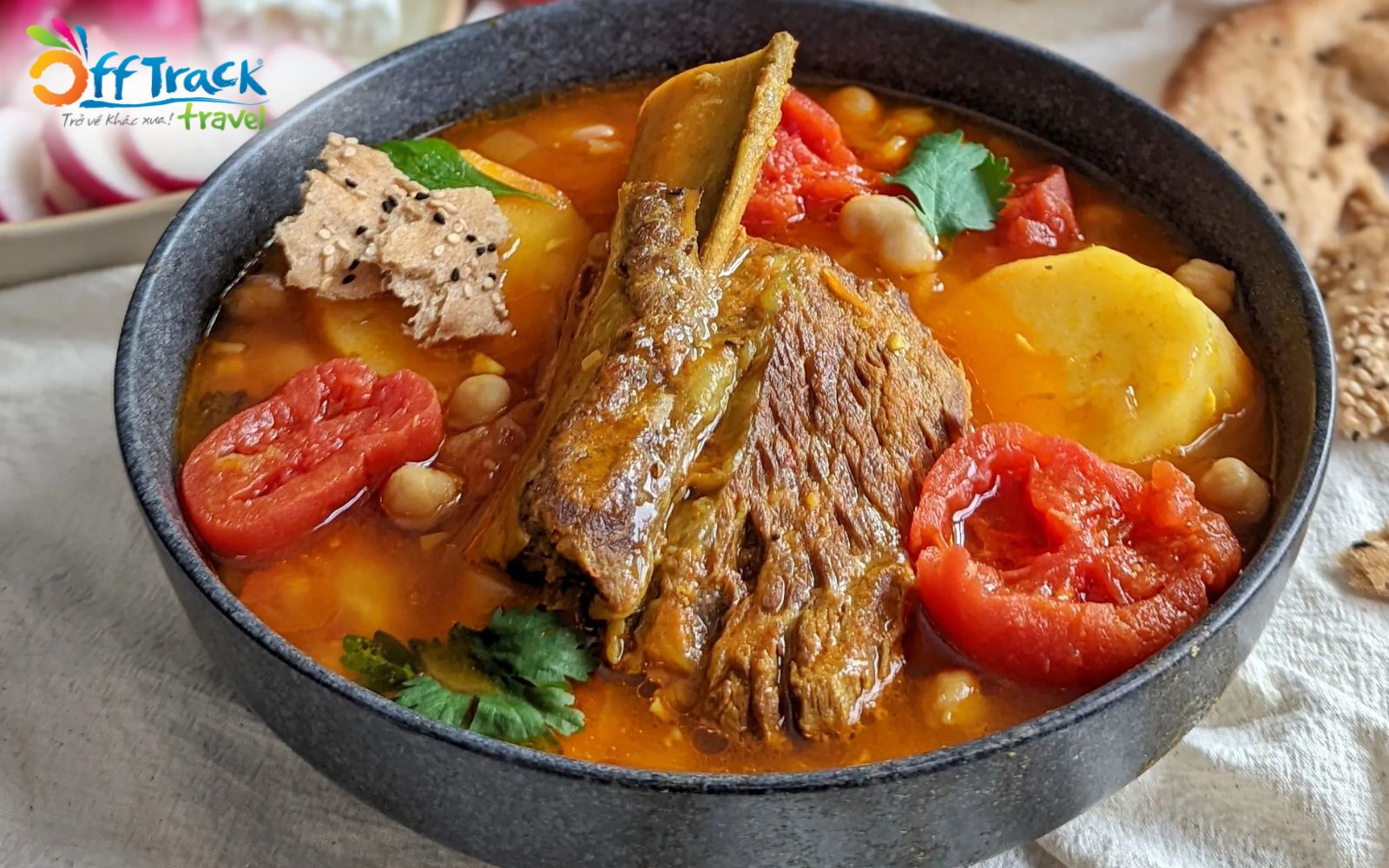 Abgusht (dizi) là món canh nóng đặc trưng, chấm với bánh mỳ Abgusht (dizi) là món canh nóng đặc trưng, chấm với bánh mỳ