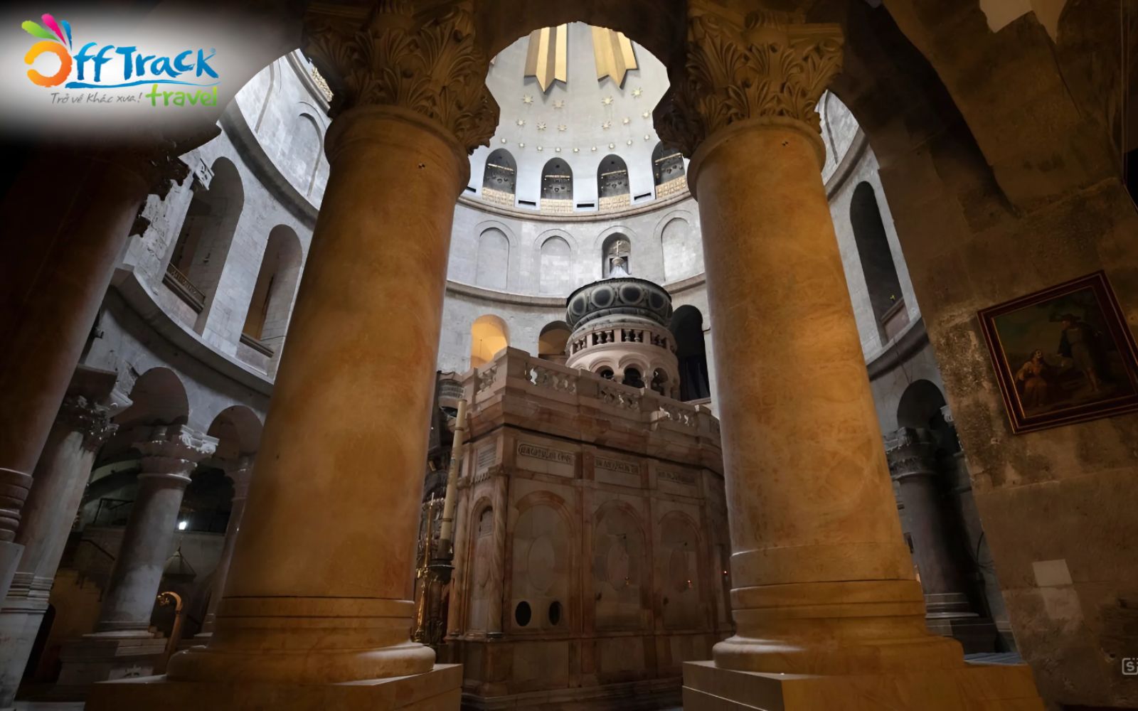Bên trong nhà thờ Mộ Thánh Chúa Jesus Bên trong nhà thờ Mộ Thánh Chúa Jesus