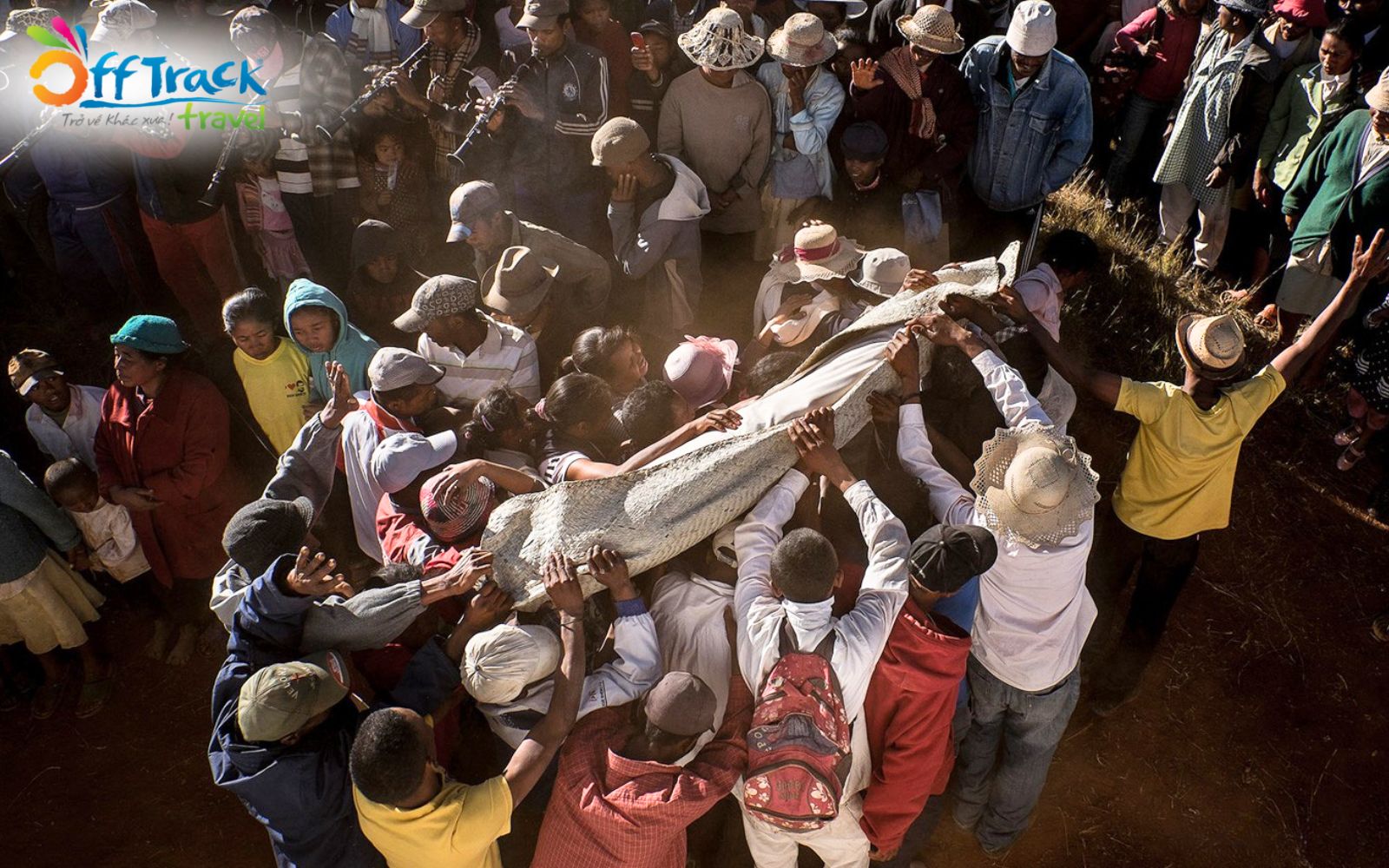Tục lệ Famadihana truyền thống trong văn hóa Madagascar