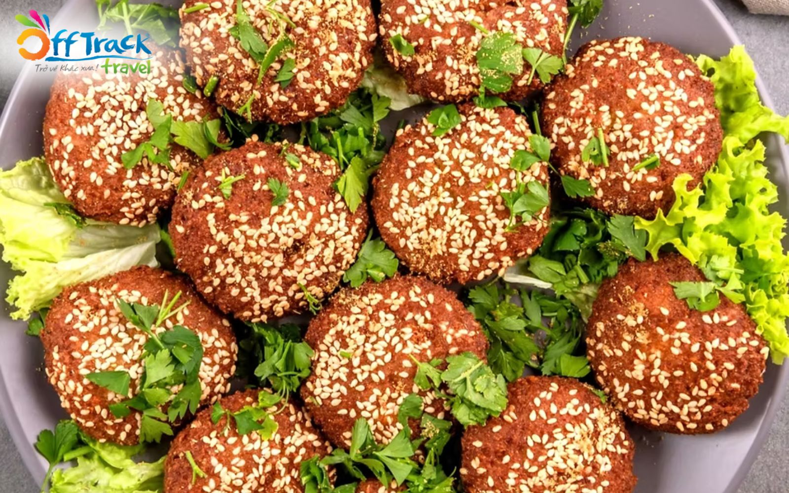 Taameya là phiên bản falafel chay độc đáo làm từ đậu fava xay nhuyễn Taameya là phiên bản falafel chay độc đáo làm từ đậu fava xay nhuyễn