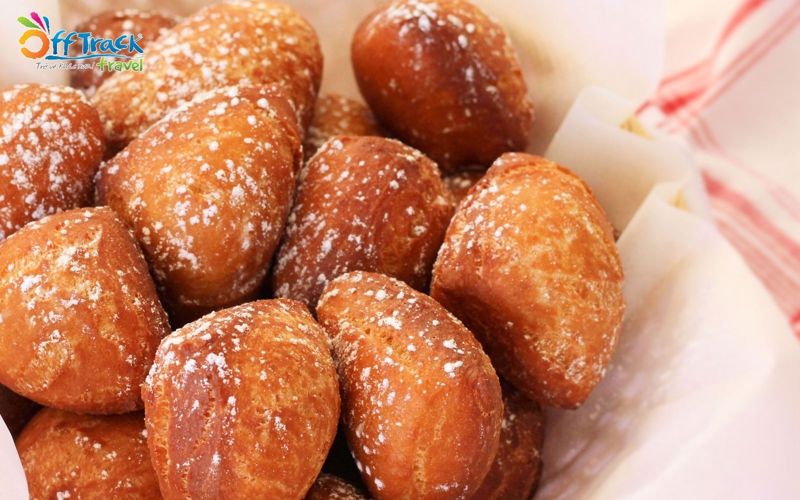 Bánh rán Mandazi có lớp vỏ mỏng giòn, thơm lừng